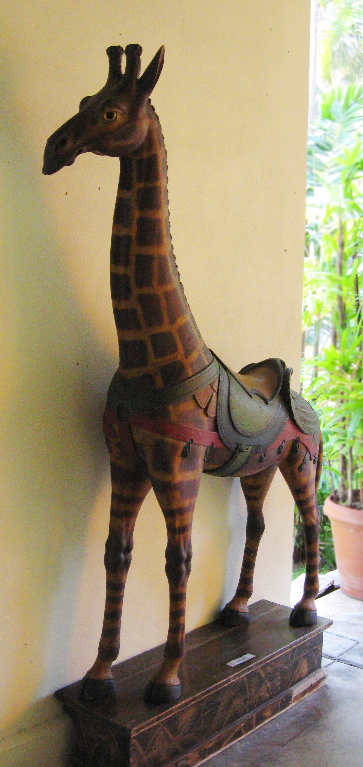 Giraffe Sculpture | ClipPix ETC: Educational Photos for ...