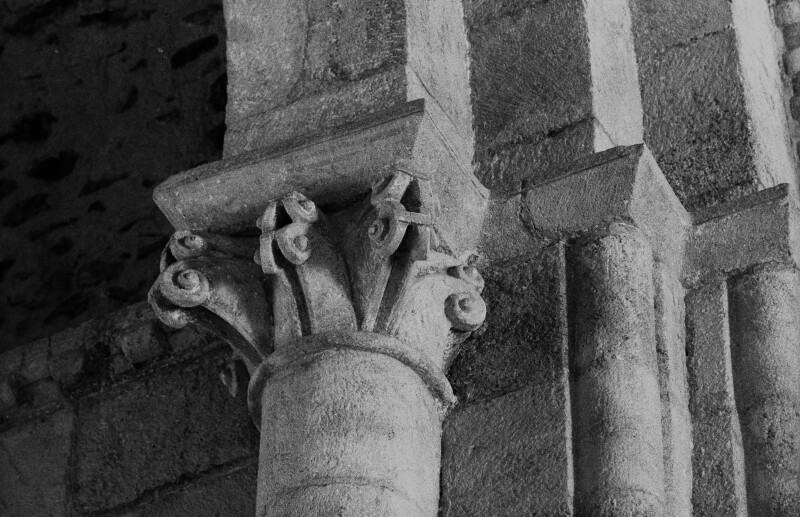 San Paio de Diomondi, outer chancel arch, south capital, banded volutes