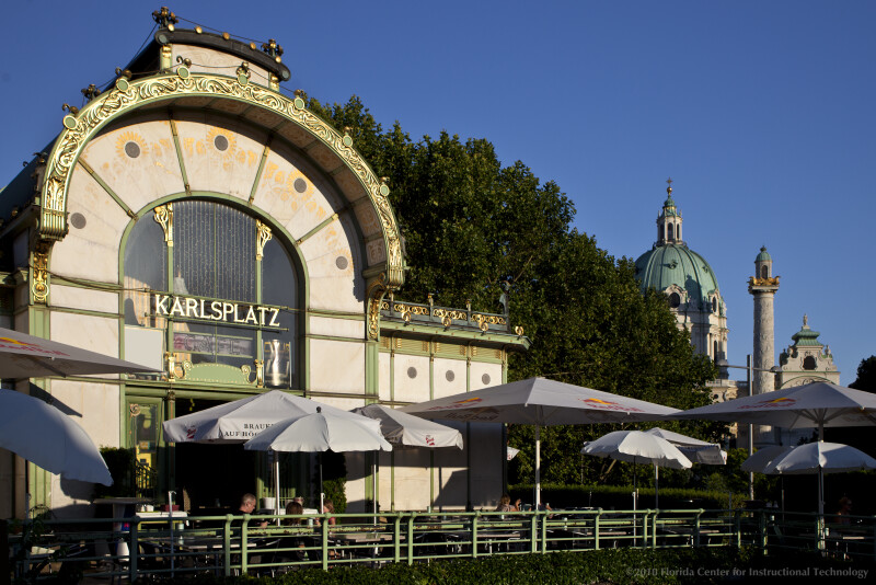 Karlsplatz Café