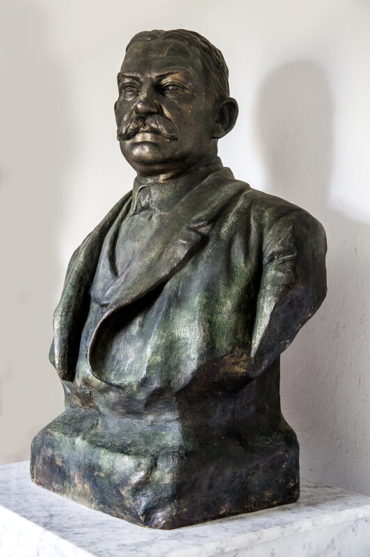 Luis Muñoz Rivera Bust, Three-Quarters View
