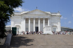 Memorial Amphitheater and Tomb of the Unknowns