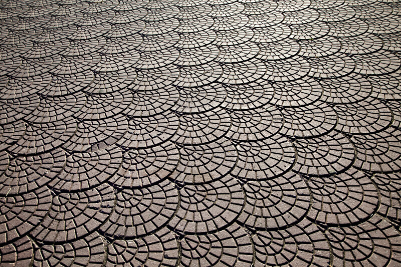 Pavement Pattern of Overlapping Circles