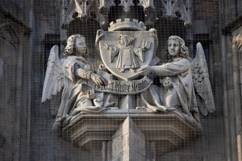 Sculpture of Two Angels